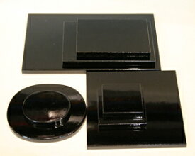 木製黒塗台・黒台座（角）D-2 ツヤ有　90×75mm厚さ選択可能（4mm・9mm）