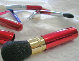 携帯用チークブラシ　レッド　H-4 -CHIKUHODO- 化粧筆 熊野