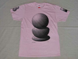 SUPREME(シュプリーム)×M.C. Escher(M.C.エッシャー) Tシャツ Three Spheres Tee(スリー スフィアーズ) Pink(ピンク) MADE IN USA(アメリカ製) 2017年春夏モデル(2017SS) Mサイズ トロンプルイユ(だまし絵トロンプ・ルイユ)【中古】