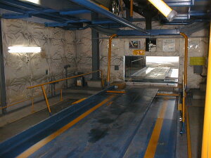 【法人・個人事業主様限定】信栄物産 車両用確認ミラー 900×1800×25mm 軽量ステンレス TM-1890-SU | 車 ミラー 鏡 かがみ 駐車場 壁掛け 壁掛け鏡 取り付け 取付 壁面 立体駐車場 屋内 室内 業務用