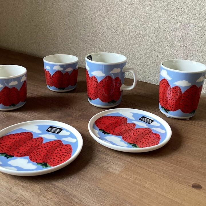 楽天市場】大人気売れきれ必至 マリメッコ marimekko Mansikkavuoret 
