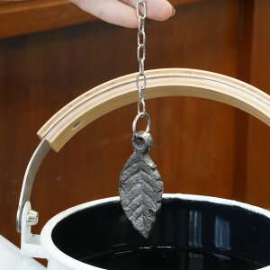 鉄玉 南部鉄 鉄リーフ ( 日本製 南部鉄器 鉄分補給 鉄玉子 鉄たまご 鉄分 補給 料理 漬物 ぬか漬け ぬか 黒豆 鍋 やかん お茶 味噌汁 煮物 鋳物 煮出し 砂抜き )【39ショップ】