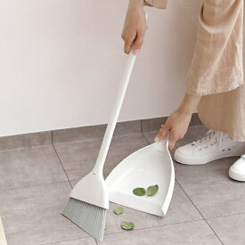marna マーナ きれいに暮らす。 ほうき ちりとり W628 （ ほうきちりとりセット ホウキ チリトリ セット ほうき ちりとり 掃除 白 シンプル 立つ スリム 掃き掃除 清掃 屋外 屋内 玄関 ベランダ 庭 そうじ 掃除グッズ ）【39ショップ】