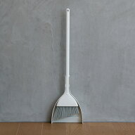 marna マーナ きれいに暮らす。 スリムに自立するほうき ちりとり ホワイト W670W （ ほうきちりとりセッ…