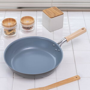 フライパン 28cm ガス火専用 セラミックコート セラフィム 日本製 UMIC ( ガス火対応 セラミックフライパン 炒め鍋 軽い 28センチ 深型フライパン いため鍋 アルミ製 直火 軽量 セラミック 木