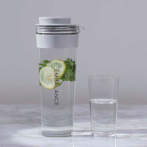 EMBALANCE ピッチャー 1.1L 冷水筒 横置き 縦置き 耐熱 プラスチック ( 麦茶ポット 水差し 水さし 麦茶 冷水ポット 縦 横 熱湯 約 1リットル スリム 国産 冷茶 洗いやすい エンバランス加工 おし