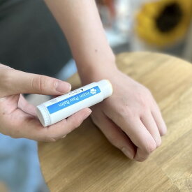 Paw Balm パウバーム （福岡県糸島産） 肉球クリーム スティック Mサイズ 大型犬におすすめのサイズ！100％天然成分でパートナーの肉球をやさしくケア。 みつろう オーガニックオイル 肉球バーム シアバター 犬 ケア用品