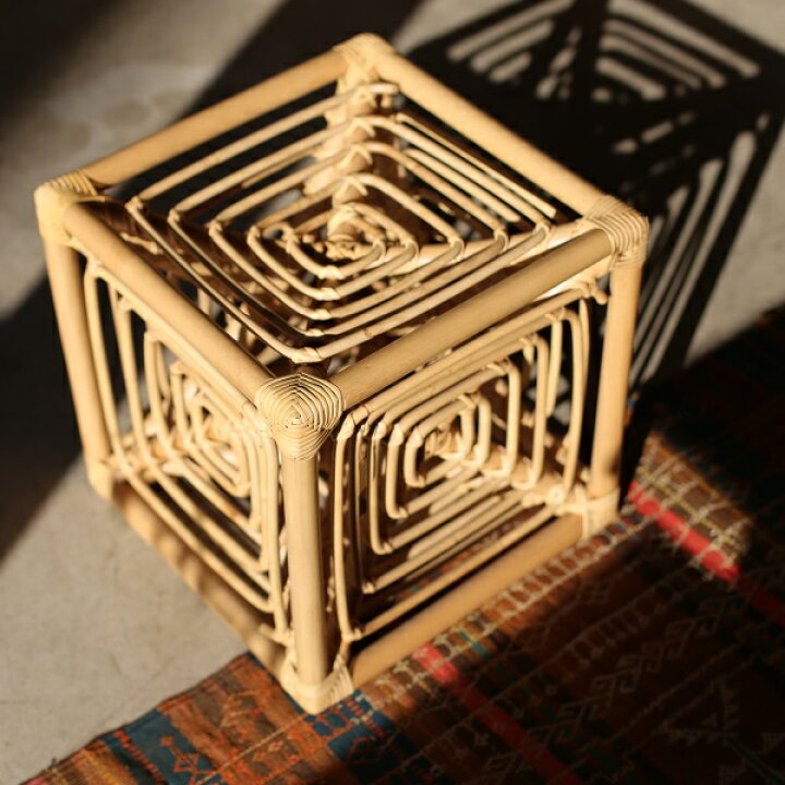 楽天市場 在庫限り 岡本太郎 Taro Okamoto サイコロ椅子 籐製スツール Glocal Standard Products グローカルスタンダードプロダクツ 送料無料 Iraka イラカ