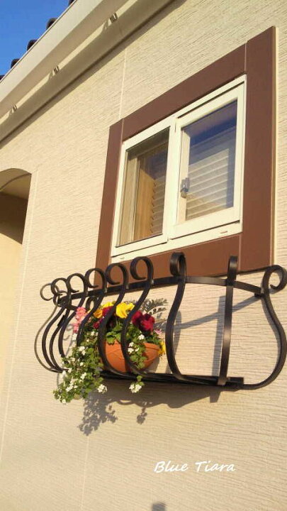 楽天市場 かぼちゃ型 フラワーボックス 910 アルミ製 錆びない 専用ビス付き窓 ロートアルミ 2階 窓辺 外壁 花台フラワーポット 花置き おしゃれ 転落防止 軽い 新築 リフォーム 店舗 洋風住宅 防犯 フラワー バルコニー プランター プロバンス 南仏 南欧 ロート 楽天市場 かぼちゃ型 フラワーボックス 910 アルミ製 錆びない 専用ビス付き窓 ロートアルミ 2階 窓辺 外壁 花台フラワーポット 花置き おしゃれ 転落防止 軽い 新築 リフォーム 店舗 洋風住宅 防犯 フラワー バルコニー プランター プロバンス 南仏 南欧 ロート