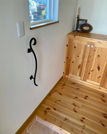 【乙女デザイン くるん手すり　600mm】かわいい おしゃれ 玄関 新築 リフォーム リノベーション 介護用 アルミ 錆びない 階段 ビス付き ロートアイアン ハンドル 店舗 手摺 ドア 什器 インテリア