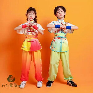 子供中国武術演出服 新品 半袖  切り替え キッズ武術服上下2点セット 龍柄プリント 舞台衣装/団体服/朝練/試合選択太極拳/武術 カンフー キッズ 男の子女の子気功 コスプレ衣装