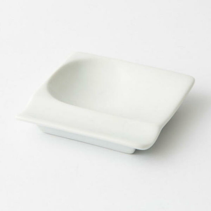 楽天市場 合計3980円以上ご購入で送料無料 Aiyu アイユー 小皿 豆皿 食器 器 うつわ 波佐見焼 陶磁器 ダイニング キッチン 箸置き おしゃれ シンプル お皿 お醤油 お祝い ギフト プレゼント ホワイト Aiyu 重宝皿 236 Isseiki Furniture Shop