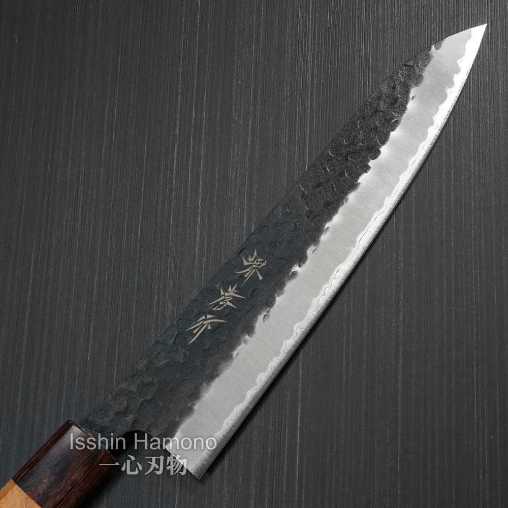 包丁 牛刀 210mm 青紙スーパー 堺孝行 黒槌目 日本製 和牛刀 | 一心刃物