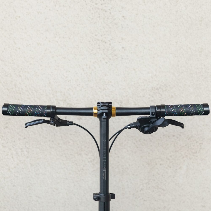 自転車用ハンドルグリップ エンドキャップ付属 ドレスアップ ベタベタしにくい おしゃれ シンプル 交換ハンドルグリップ ストレートハンドル用  対応経22.2mm PVC素材 ネジ固定式 BTCR-BK | 一勝堂