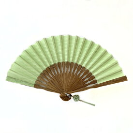 扇子 都扇 みやこおうぎ 女性用 小さめ 日本製 布扇子 レディース 波筬 紗 京扇子 婦人 正絹 シルク扇子 レターパックライト 送料無料 ギフト紙箱入り 紋紗 絹扇子 波筬地紋 和柄 扇面 本竹製 扇骨 香木 お香 チャーム付き 伊と幸 シルク 竹製 おしゃれ 大人 御中元