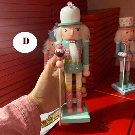 木製 くるみ割り人形 木工品 25cm 手作り マカロンカラー おもちゃ ハンドメイド 置物 置き物 インテリアオブジェ ウマ 北欧雑貨 ドイツ兵士人形 贈り物 クリスマス ハロウィン かわいい 洋風 誕生日 キッズ 子供部屋装飾