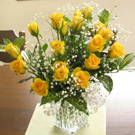 ≪送料込み≫黄色系のバラとカスミソウの花束（夏季はクール便でお届けします）