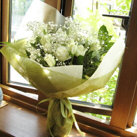 ≪送料込み≫ホワイトローズとカスミソウの花束（夏季はクール便でお届けします）