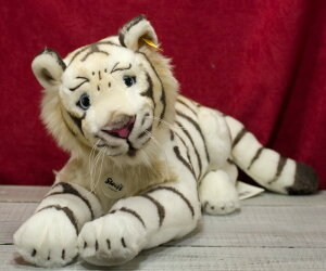 V^Ct efBxA Steiff o[g zCg^CK[