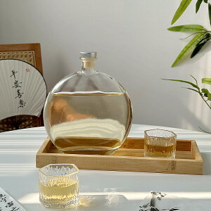 The Moon Wt KXr KX eB[|bg  o|bg C{g^  250ml 500ml KX|bg g Β Xo o ⒃|bg ⒃{g ͘Fϒ KX K