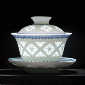 透かし模様で茶の色が見える 玲瓏磁器 玲瓏磁 手作り 白磁 玲瓏 蓋碗 蛍手 ほたるで 透彫 磁器 ほたる 宝瓶 急須 岩茶 中国茶器 台湾茶 ウーロン茶 紅茶 茶器 中国 景徳鎮