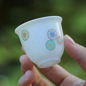 「春暖花開」美しい手毬 湯のみ 湯呑み 花柄 ぐいのみ 茶杯 お茶 煎茶茶碗 カップ コップ ティーグラス ティーカップ 茶杯 茶托セット ティーコップ 煎茶器 磁器 来客用 お茶用品 ティーウェア 茶芸 中国 茶器 台湾茶器 贈り物にも 食洗機対応 電子レンジ対応 IwaiLoft