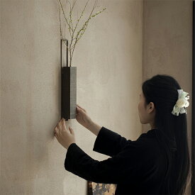Iron Art 木&鉄 美しく繊細なデザイン 花入れ 壁掛け 一輪挿し 花瓶 花器 フラワーベース 角柱掛花入れ 和 モダン 壁掛け ベース 一輪差し ガラス容器 生け花 癒し 花器 水耕 水栽培 アンティーク インテリア おしゃれ 和風 インテリア 雑貨 茶芸 壁面装飾 IwaiLoft