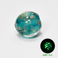 【1個】 発光 トンボ玉 レークグリーン 8mm玉 手作り ガラス細工 蓄光 蛍光 ランプワーク ガラスビーズ …