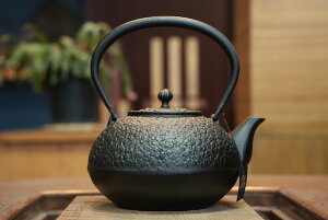 y6`9Si|Cg3{z(󒍐Yi)암S@Sr@~ێq@1.2L yx {  암Sr Iwachu kettle JAPAN