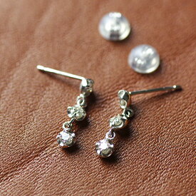 【P10倍】ダイヤモンドピアス スリーストーン 揺れる ダイヤピアス 0.30ct 18k K18WG ホワイトゴールド 18金 チェーン デイリー使い おしゃれ おすすめ 大人 シンプル 普段用 女性 20代 30代 40代 50代 日本製イエベ ブルベ