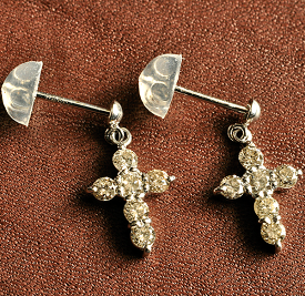 【P10倍】ピアス レディース 十字架 クロス 揺れる ダイヤピアス ダイヤモンドピアス 18k K18 18金 ホワイトゴールドピアス ダイヤクロスピアス （TOTAL0.50ct） スタッドピアス おしゃれ 大人 シンプル 女性 20代 30代 40代 50代イエベ ブルベ