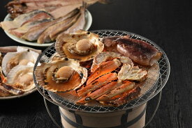 北海道 海鮮浜焼きセット ゆでずわいがにカット300g×1 生たらばがにカット200g×1 帆立片貝75g×4 鮭のちゃんちゃん焼き80g×2 添付味噌たれ30g×2袋 ツボ抜きいか100g×2 姫鱈一夜干し50g×4 ほっけ（開き）一夜干し200g×1 海産品 北海道 冷凍30日 内祝い