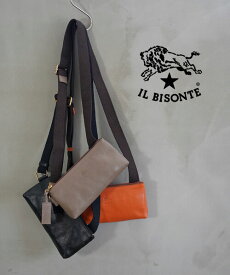 イルビゾンテ IL BISONTE バッグ ショルダーバッグ クロスボディバッグ 正規品 レザー 本革 斜め掛け ユニセックス スクエア 横長 シンプル おしゃれ・5492300111-0062502(メンズ)(レディース)(2F)