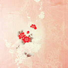 【新入荷】【中古】淡い桃色に白色や赤色の花々が可愛い着物はぎれ