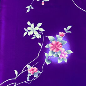 【新入荷】【中古】紫色地に椿がほのかに輝く着物はぎれ