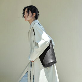 本革 レディース トートバッグ ショルダーバッグ 小さめ 軽量 オールシーズン セレモニーバッグ おしゃれ 上品 鞄 カバン かばん 金具 シンプル カジュアル 大人 ビジネス オフィス 通勤 OL 黒 ブラック 送料無料