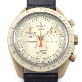 スウォッチ×オメガ Swatch×OMEGA 腕時計 ムーンスウォッチコレクション ミッション トゥ ジュピター SO33C100 クロノグラフ タキメーター スモールセコンド ベージュ文字盤 バイオセラミック ブラック ベルクロストラップ クオーツアナログ 【箱・保付き】 【中古】