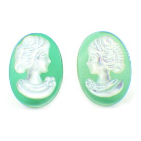 【ホワイトシェル グリーンストーン】 ピアス カメオ モチーフ ホワイト シェル グリーン ストーン K18YG 白