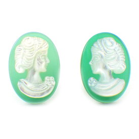 【ホワイトシェル グリーンストーン】 ピアス カメオ モチーフ ホワイト シェル グリーン ストーン K18YG 白
