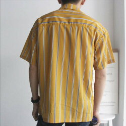 開襟シャツ