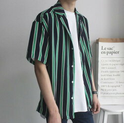 開襟シャツ