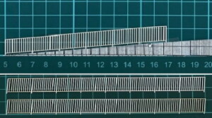 【HO 1/100】フェンス K-1 たて型(スロープ(5度)手すり;ペーパー製)2本入り FEN-K-1