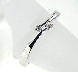 卸直営 ピンキー専用に設計しました小指の為のリング k18WG ダイヤモンド リング ピンキー専用デザイン ピンキー お中元