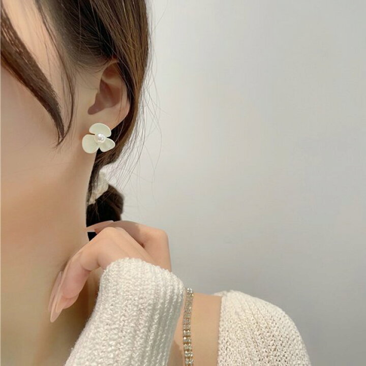 楽天市場】ピアス フープピアス レディース フラワー ホワイト マット  