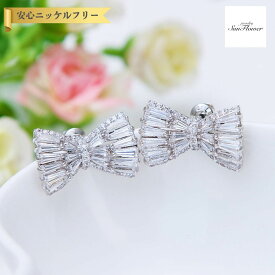 【全品70%OFFクーポン 先着500名様 THANKS 3DAYSセール】【30日返品保証】 ピアス 両耳用 キュービックジルコニア 真鍮 ホワイト シルバー スタッド 上品 大きめ 大ぶり 可愛い かわいい ニッケルフリー モチーフ リボン パヴェ e15100408