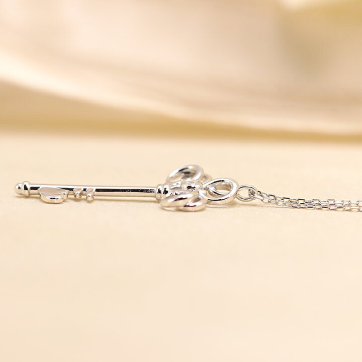 楽天市場】K18 YG/WG/PG ダイヤモンド 0.03ct 鍵モチーフ ペンダント 