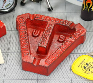 マーキュリー 灰皿 おしゃれ アメリカン アンティーク レトロ 鉄 鋳物 MERCURY アメリカ アメリカン雑貨 アイアンアシュトレイ トライアングル レッド_MC-MEIRASTR-MCR