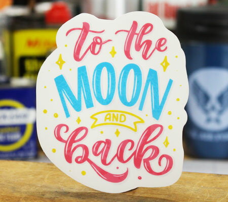 楽天市場 ステッカー アメリカン おしゃれ かっこいい 車 アウトドア スーツケース カーステッカー ことわざ グレイトフルレタリングステッカー 月に行って帰ってくるぐらい ものすごく メール便ok Sc Gls004 Ahd U S Junkyard