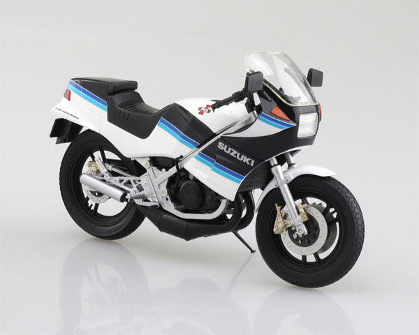 1 12 完成品バイク SUZUKI RG250Γ スーパーSALE セール期間限定 スカイネット ブルー×ホワイト モデル着用＆注目アイテム 塗装済完成品 アオシマ