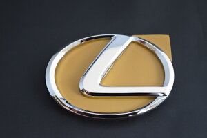 【10系ウインダム】リアセンター「L」マーク エンブレム 海外仕様純正部品